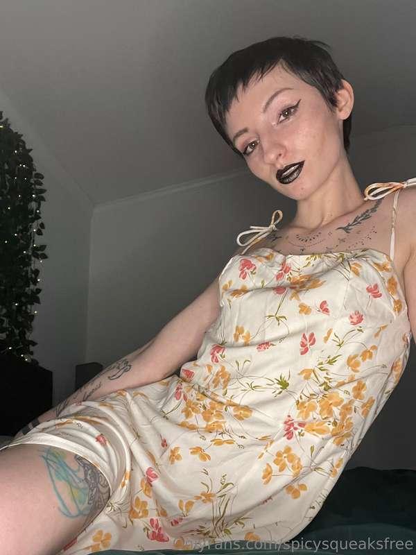 Is it still sundress season? 🖤😏