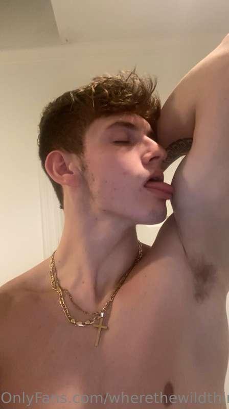 @laceVIP sniffin, jerkin off in the shower & cumin for YOU 👀..