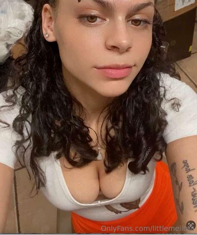 Come sit at my table, i know you'll love my service😏