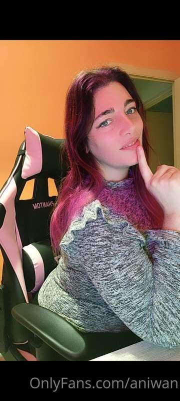 Mmm....creo que me tintaré el pelo que opináis?
Pronto volve..