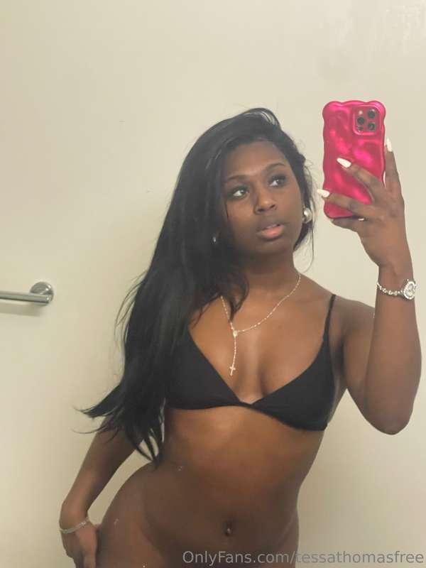 Just a little tease 🖤