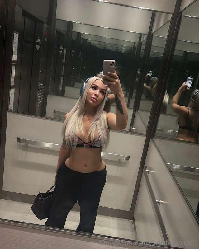 IMAGINE seeing a trans baddie in the elevator! 🤭 what’s are ..