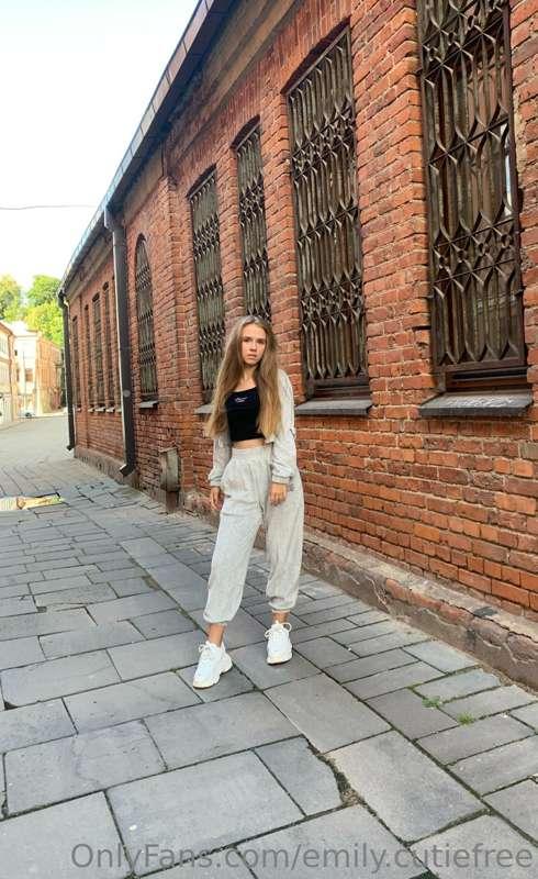 emily.angellfree image #0