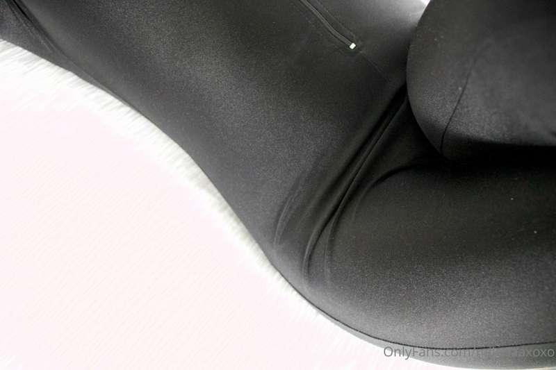 I Love this kinda Shiny, Silky Spandex Fabric... Do you??🙈 I..