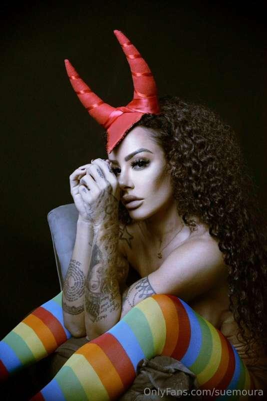 Getting ready for FridAy! 💋🔥😈