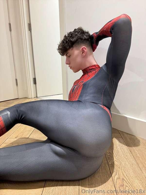 This spidey suit got tighter since I last put it on 🫣 my ass..