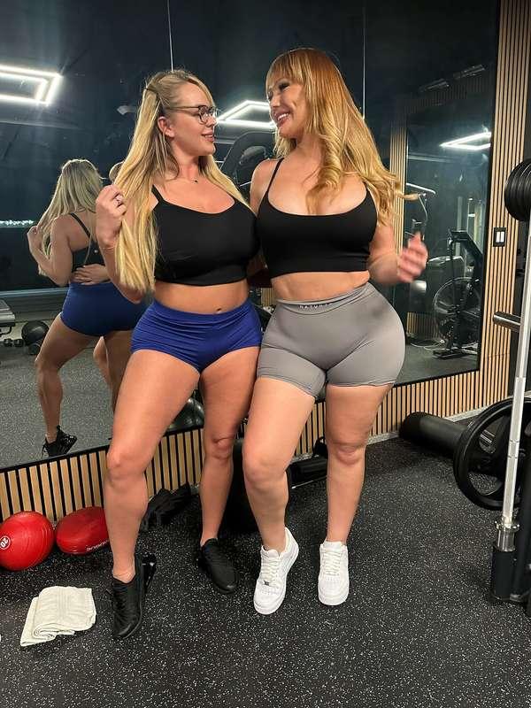 Girls do it best 🤤 Maybe you could watch?? 👀