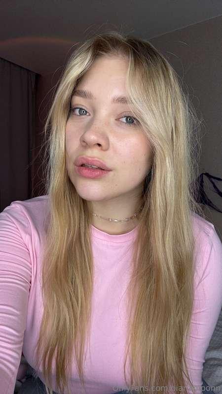 The color of my mood is pink, what about yours? 🍓💕