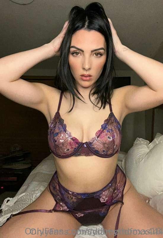 @diamondfoxx444 is new on onlyfans and is ready to play😈 she..
