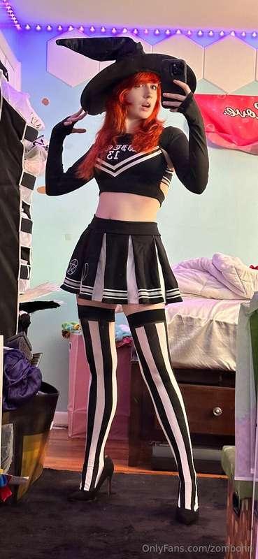 teehee witch cheerleader comin to cast a cum spell on u