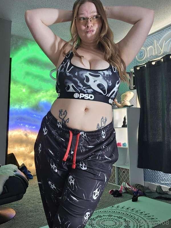 Do you want to see how I stretch? 🤭