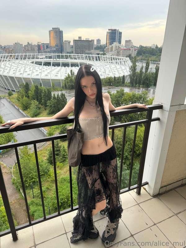 City views and summer vibes 🌇 Let's go for a walk?😘