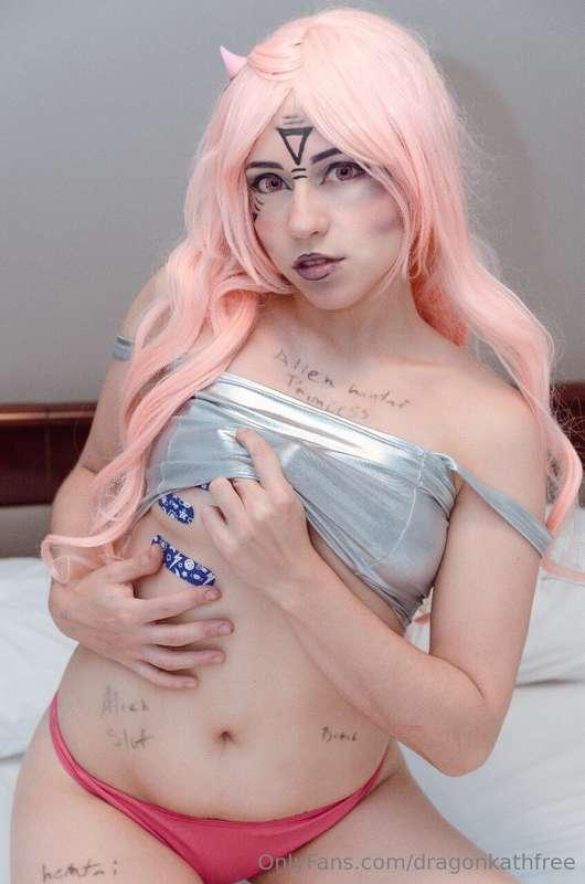 One more new set is coming 😻My Pink Alien set will be releas..
