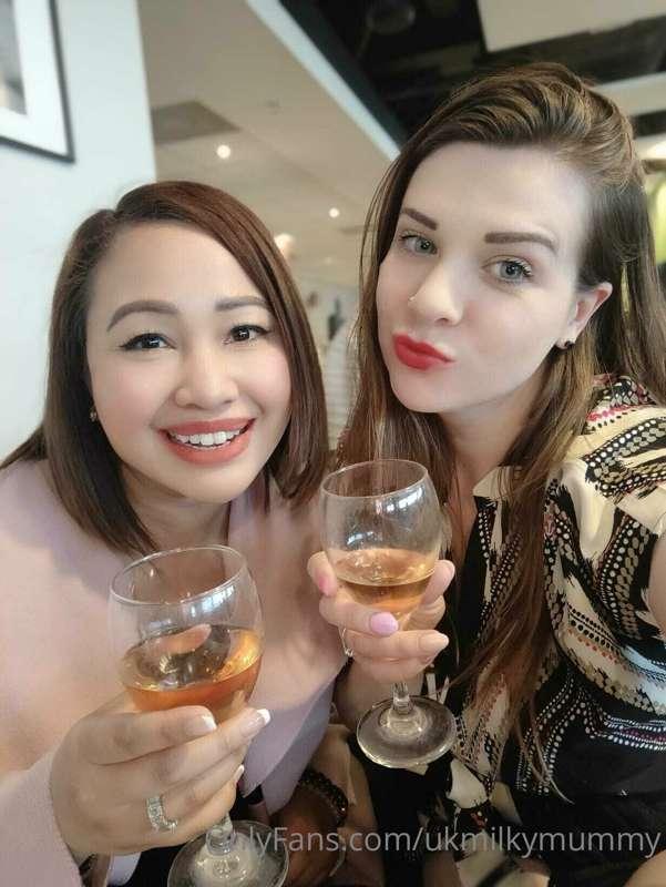 me and my friend in Istanbul 😁