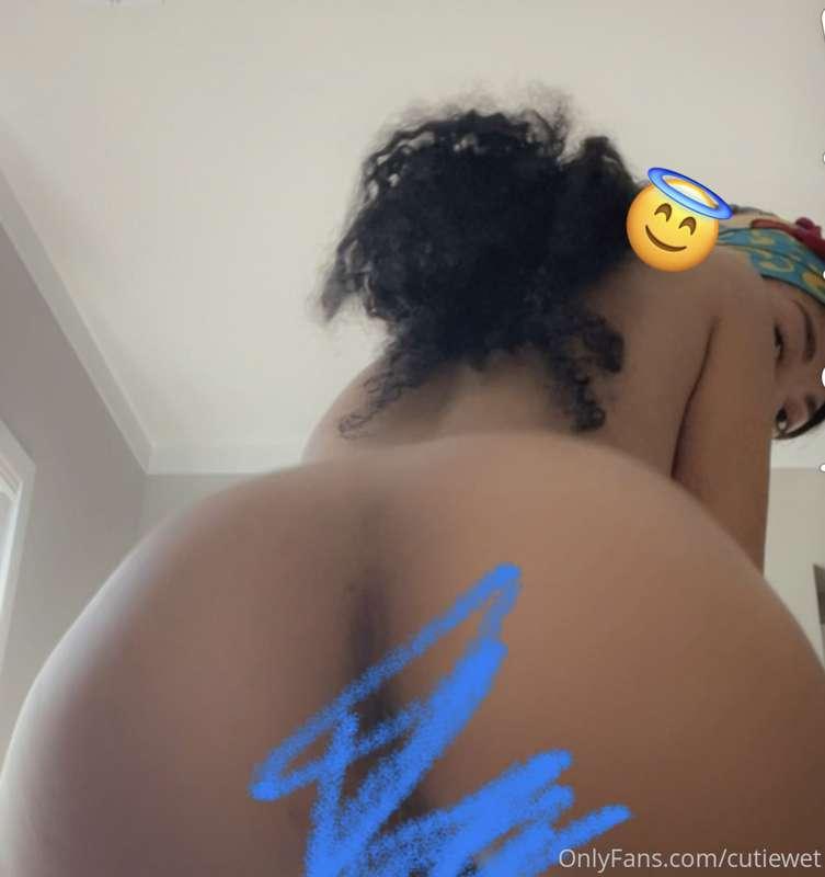 twerking naked 🤗