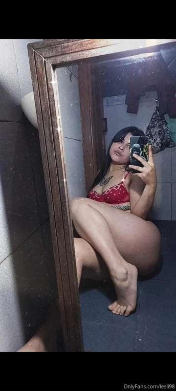 Hello baby, good day from Argentina😘
here wearing a red outf..