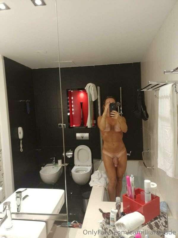 Come take a shower with me!

Venha tomar banho comigo!