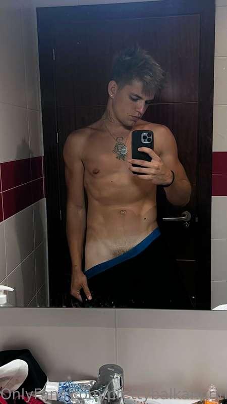 What you love more about this pic? 😈 1. GYM PUMP 2. SUN TANN..