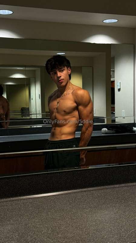 Who missed me?😩   DM me "GYM" for tonights content, just too..