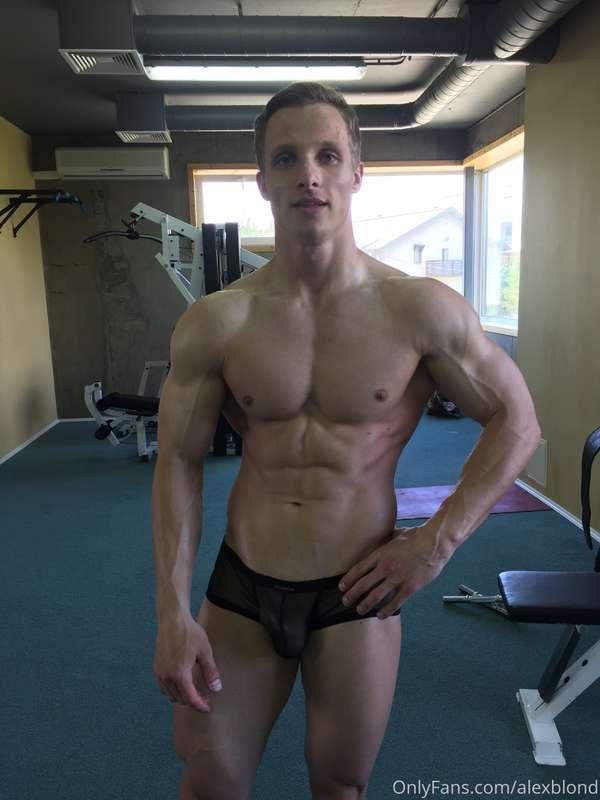 I like hard work in gym 💪🏼 😁