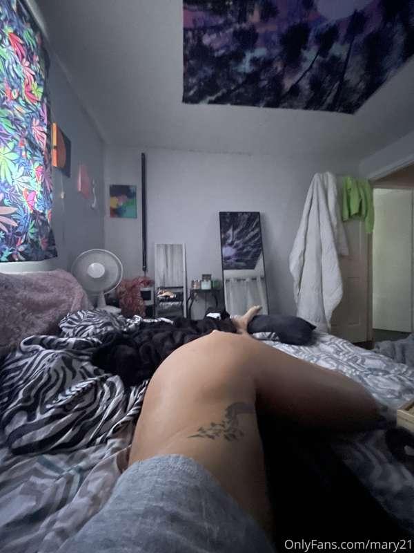 Just waiting for you to cum fuck me😏