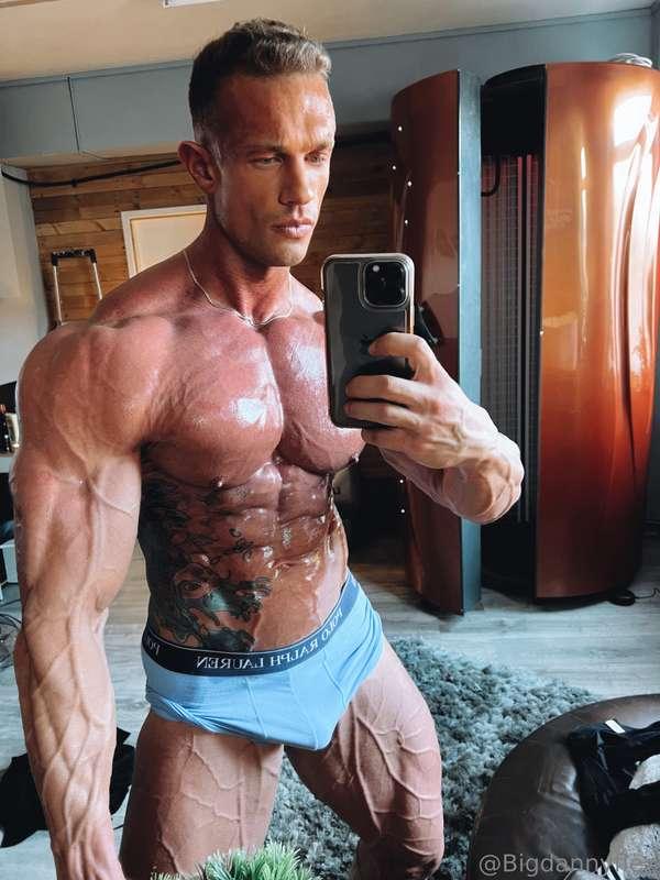 𝗙𝗼𝗹𝗹𝗼𝘄 𝗺𝘆 𝗺𝘂𝘀𝗰𝗹𝗲 𝗮𝗹𝗽𝗵𝗮 𝗯𝗿𝗼 @charlielondon 🥵 𝗛𝗶𝘀 𝗽𝗮𝗴𝗲 𝗶𝘀 𝗶𝗻𝘀𝗮..