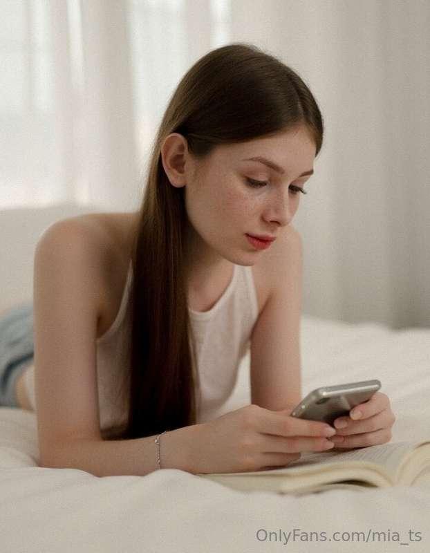📖 A book in my hands is like a portal to another world.Love ..