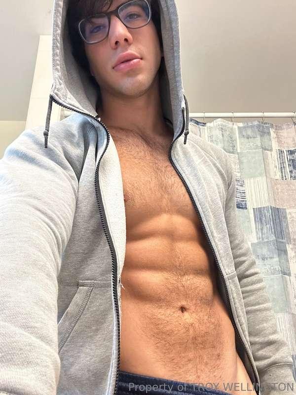 i know you're staring 😈 