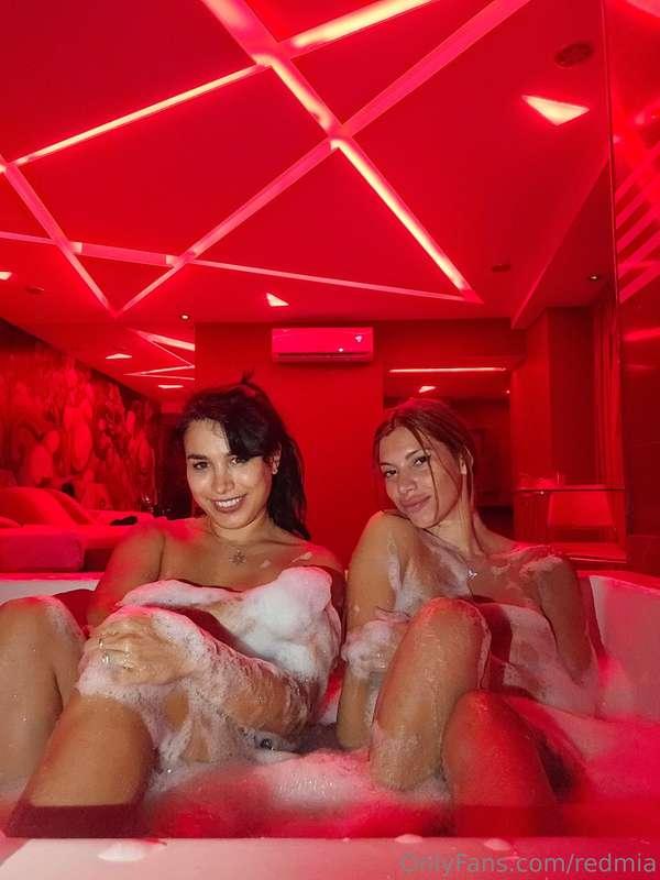 🫧🫧IN THE JACUZZI WITH JESY FUX, ORGASMS GUARANTEED🫧🫧 10MIN -..