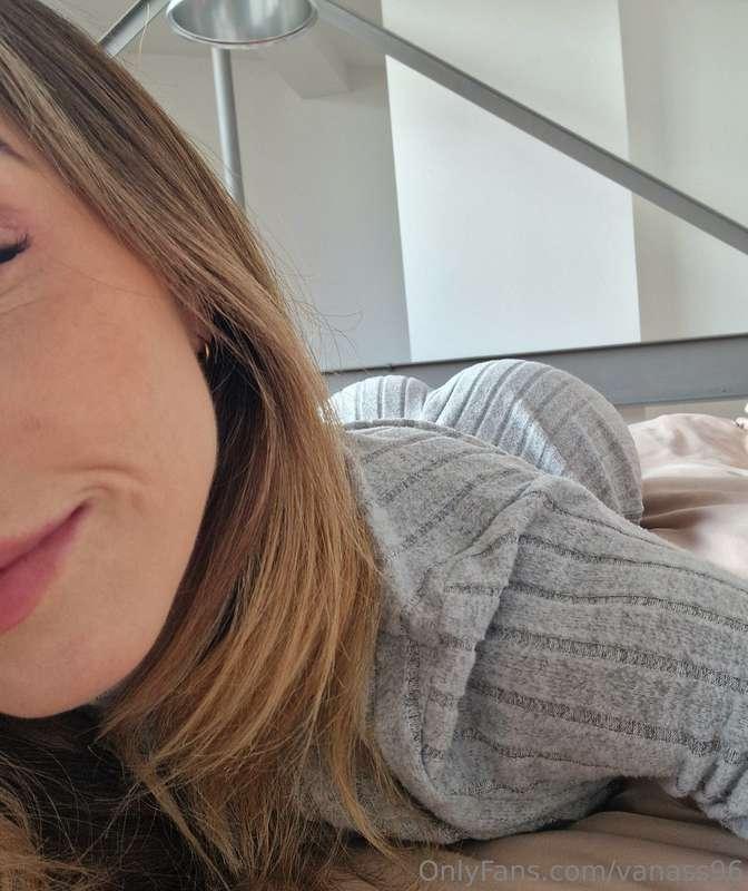 Wanna lie down?😈