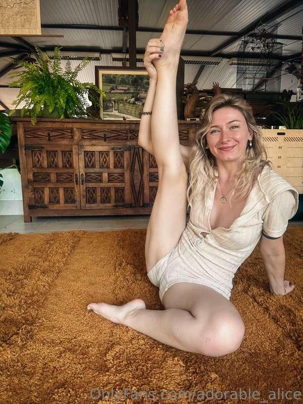 I started some yoga accounts here and there:
alice_in_leggin..