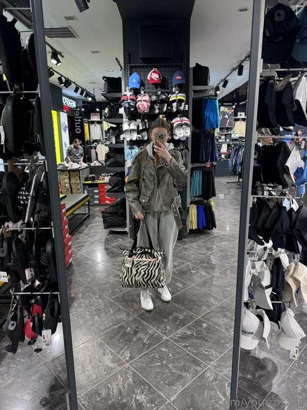 I went shopping at the mall :*