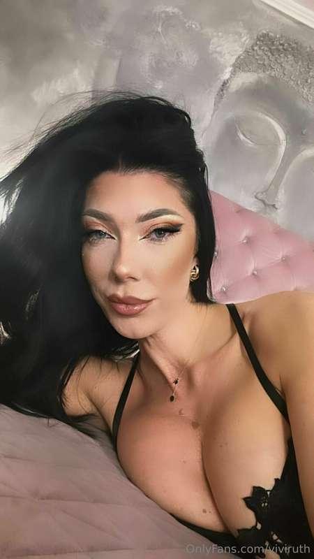 Start your Monday by having a taste of my curves! I love the..