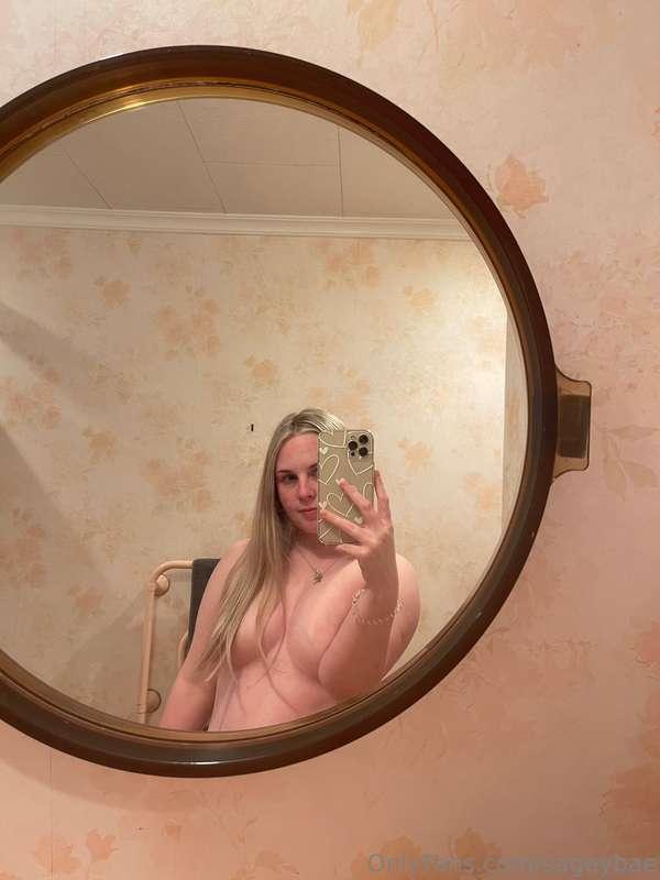 if you buy my recent send out send me a 🎄emoji and i’ll send..