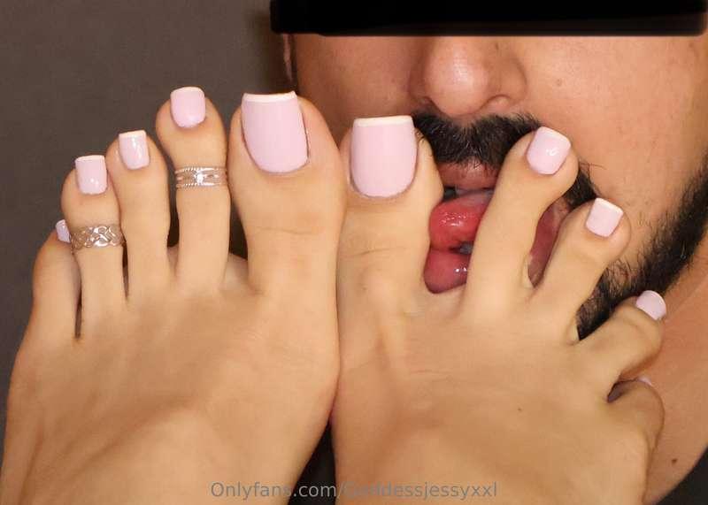 My perfect French toes being kissed and worshiped! 🥰