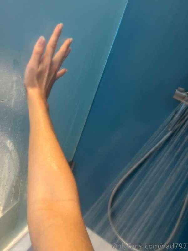 Vuoi fare la doccia con me? 🚿🧼💦