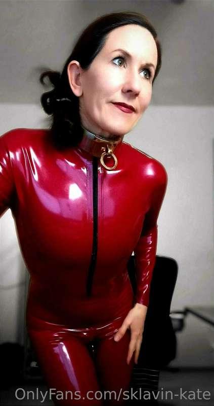 I had to put on my latex cat-suit…. Do you like it ?! Kisses