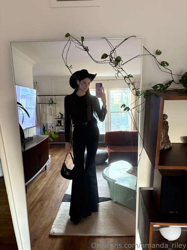my outfit for the pornhub awards 🖤 the theme was western ins..