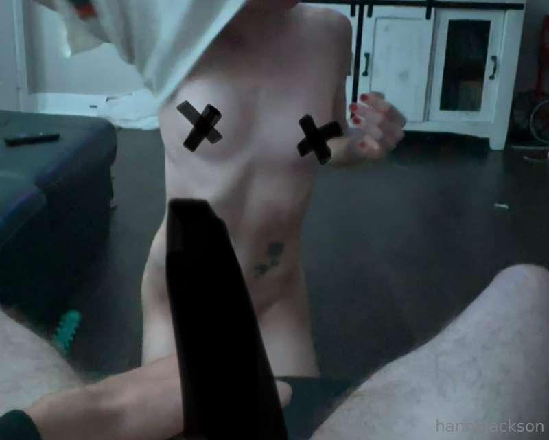 there’s so much more dirty content on my paid account @hanna..
