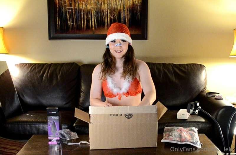 My face when I see how big the dildo I ordered is... this th..