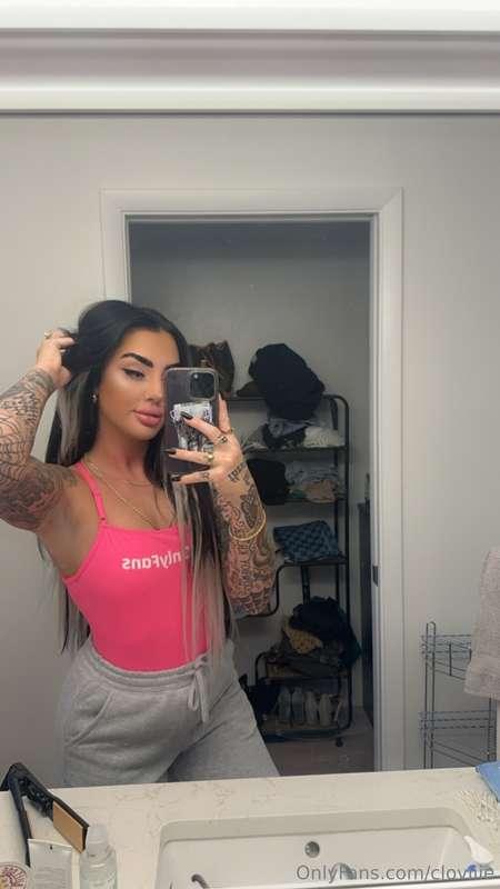 Morning loves! Don’t forget I’m going LIVE tonight at 10pm E..