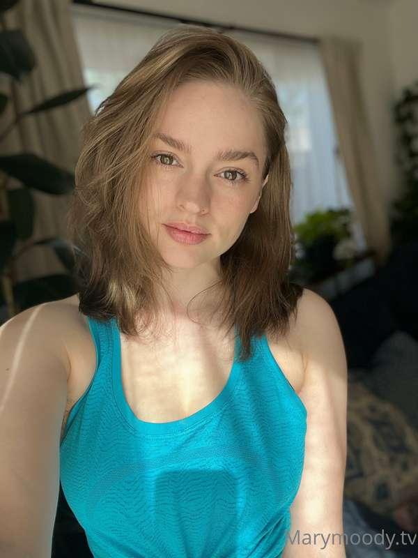 I'm live now on twitch! 💙 Twitch.tv/maryismoody