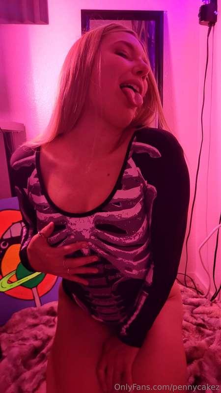Who tryin to bone ?☠️ #SpookySZN