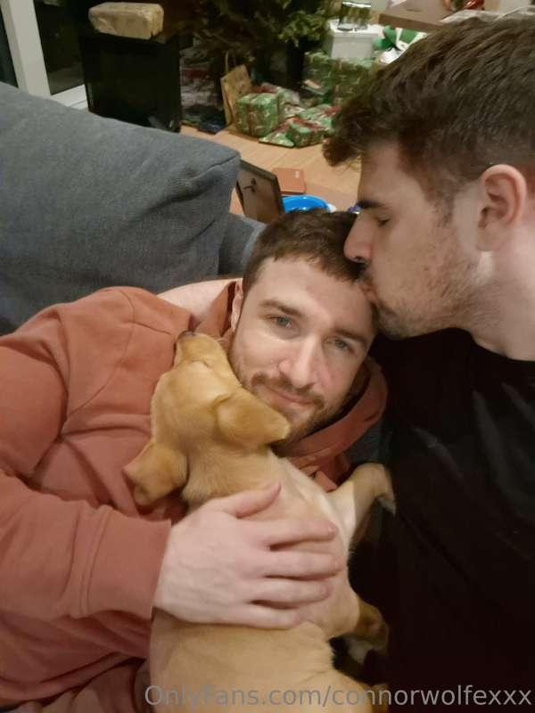 Merry Xmas Eve and Happy Holidays from myself, @aidan_ward a..