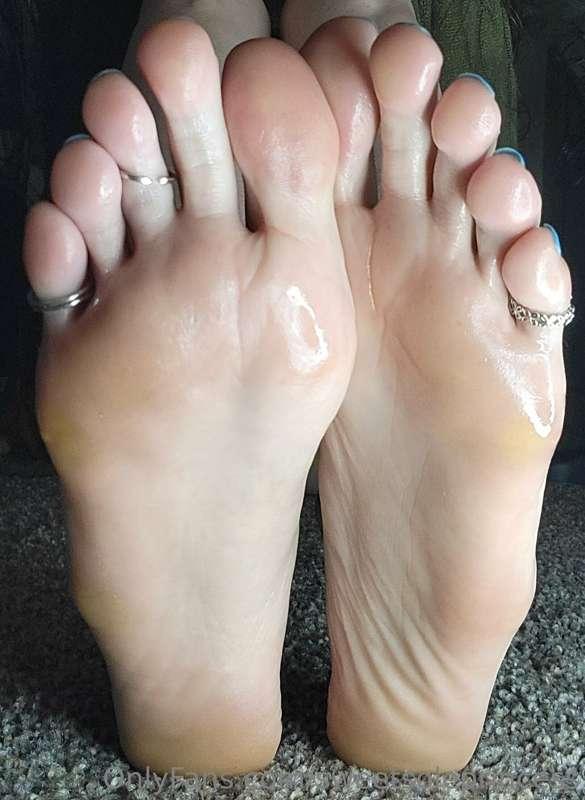 Good morning ☀️, and TGIF!

(Thank God It's Feet)! ❤️