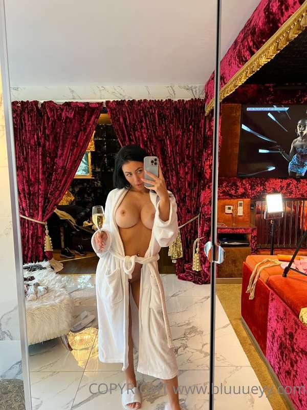 BACK to shooting next week give me content ideas what you wa..