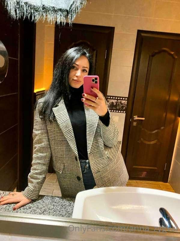 How does this jacket look best on me? 😏 

Don't forget to li..