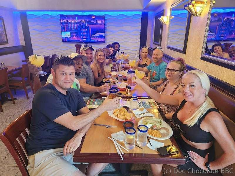 Enjoyed eating Mexican food 🇲🇽 with this group of SEXY peopl..