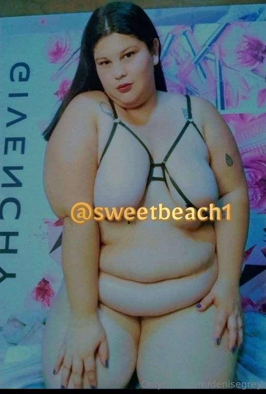 @sweetbeach1 @sweetbeach1 
🥵𝙏𝙝𝙞𝙨 𝙘𝙪𝙧𝙫𝙮 𝙜𝙞𝙧𝙡 𝙬𝙞𝙡𝙡 𝙙𝙧𝙞𝙫𝙚 𝙮𝙤𝙪 𝙘..