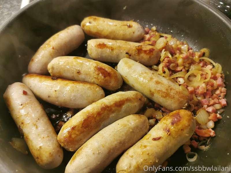 German Currywurst Cooking 🥓🧄🍲